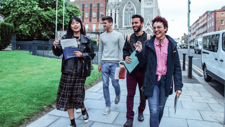 Delfin English School Dublin Dil Okulu